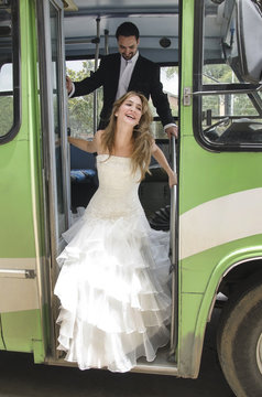 Unconventional wedding pictures “Trash the dress” portrait session