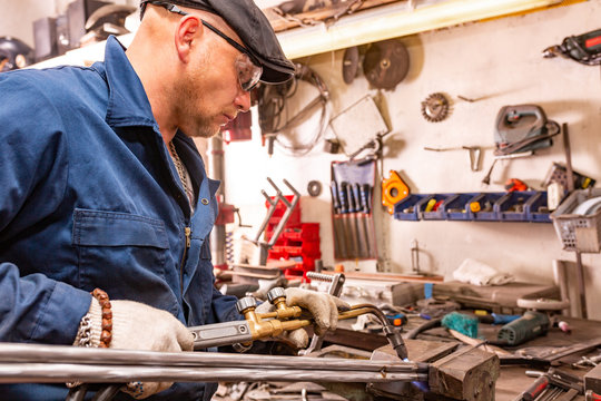 The young man, is going to cut a piece of metal autogenous welding.