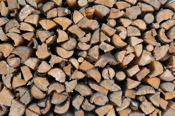 ordentlich aufgeschichteter Holzstapel, Kaminholz, Brennholz, Rohstoff, Holzmiete, Brennwert 
ordentlich aufgeschichteter Holzstapel, Kaminholz, Brennholz, Rohstoff, Holzmiete, 
