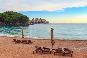Crédence de cuisine en plexiglas Plage tropicale Pebble beach on Adriatic sea, near the Sveti Stefan island in Montenegro, gorgeous summer seascape and nature landscape