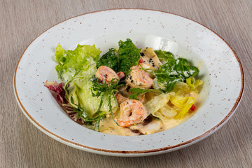 Salad with prawns
