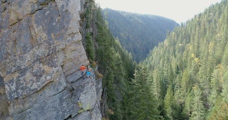 Couple climbing rocky mountain 4k