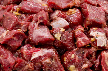 牛肩ロース サイコロ味付け肉 アップ