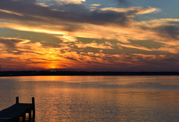 Fototapeta na wymiar Sunset at lake