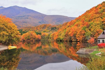 紅葉の長老湖