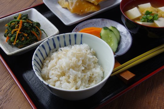 麦ごはんの食卓　Table of barley rice