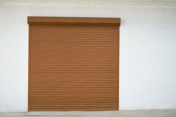 Obraz na płótnie Canvas brown door garage