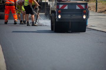 Baustelle: Bauarbeiten bei der Asphaltfertigung