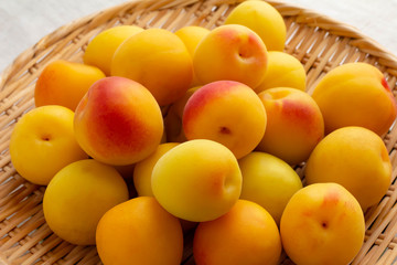 完熟した梅の実