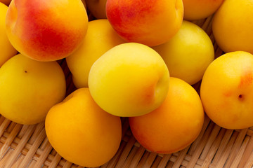 完熟した梅の実