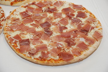 Pizza jamón curado
