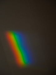 Spektralfarben auf einer Mauer