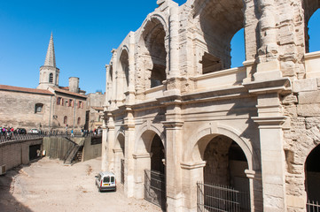 Fototapeta na wymiar Amphitheater in Arles in Südfrankreich