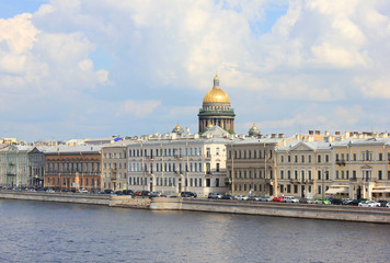 Fototapeta na wymiar St. Petersburg City Skyline Architecture with Saint Isaac's Cathedral and Historic Buildings in Russia. Cityscape View with Antique Classic House Fronts on Summer Day Scene, View Over the Neva River.