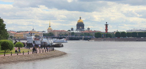 Obraz premium Saint Petersburg City Panorama with Neva River, Saint Isaac's Cathedral, Rostral Columns in Russia. Scenic Cityscape on Gloomy Cloudy Summer Day, St. Petersburg Main Travel Landmarks View.
