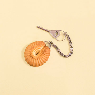 Creative idea: shortbread cookie as keychain with key