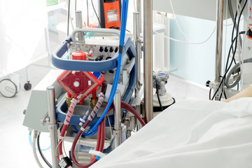 working ecmo machine in intensive care department