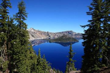 Fototapeta na wymiar Pure Blue Lake, Crater Lake National Park, Oregon, USA