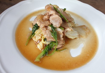 stir fried pork with white cabbage