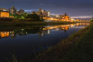 Fototapeta na wymiar Kamogawa river nearby Gion at dusk