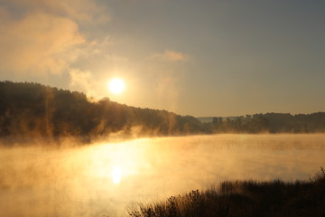 Fototapeta na wymiar Sunrise over misty lake