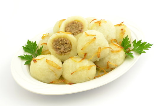 pyzy z mięsem i smażoną cebulą