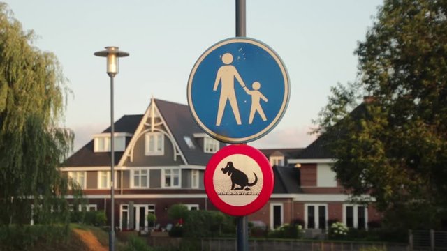 bikinglane signs with a small dutch neigborhood in the background.
