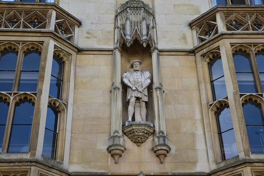 Statue d'Henry VIII à Cambridge, Angleterre