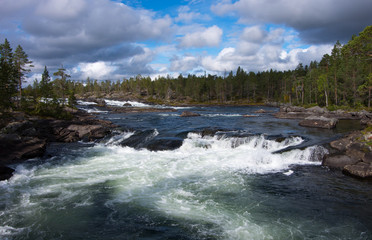 Fluss Piteälven in Schwedisch Lappland