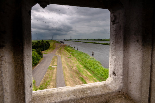 View of the concrete watchtower with view over the polder