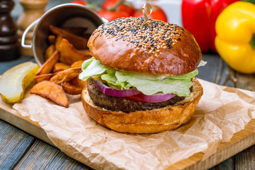 Hamurger with fries