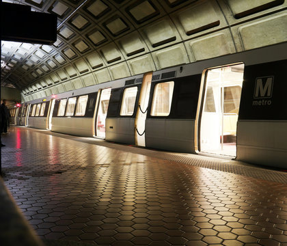 WASHINGTON, D.C. : Trains and passengers in a Metro Station. Opened in 1976, the Washington Metro is now the second-busiest rapid transit system in the U.S.