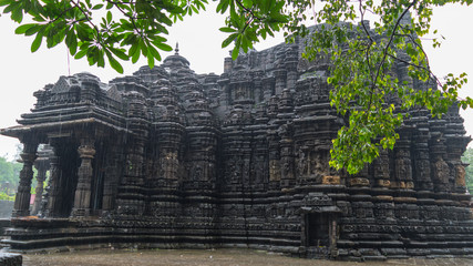 Obraz premium Image of Ambreshwar Shiv Temple In Heavy Rain, Full shot, Historic 11th-century Hindu temple, Ambarnath, Maharashtra, India