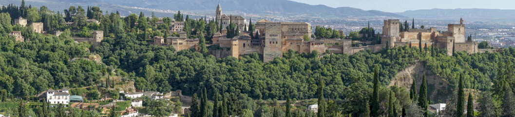 Fototapeta na wymiar Panorámica de alhambra de Granada, España
