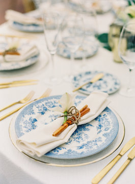 Blue and White Wedding Table with Tropical Details