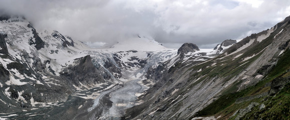 Panoramafoto vom Johannisberg und dem Gletscher Pasterze im Nationalpark Hohe Tauern auf der Kaiser-Franz-Josefs-Höhe