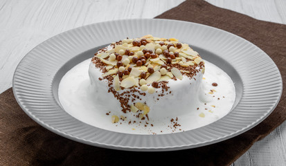 Meringue cake with chocolate cream