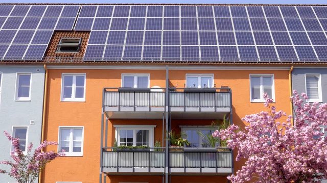Ausgezeichnete Altbau Sanierung - Energie Effizient durch Fassaden D&auml;mmung und Solar Energie