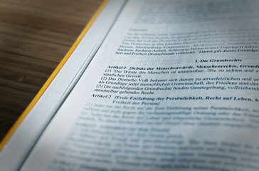 Gesetzestext des Grundgesetzes Artikel 1 GG Menschenrechte Grundrechte der Bundesrepublik...