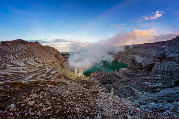 Fototapeta na wymiar Mount Ijen crater lake, Indonesia
