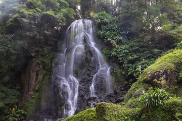 Wasserfall auf den Azoren