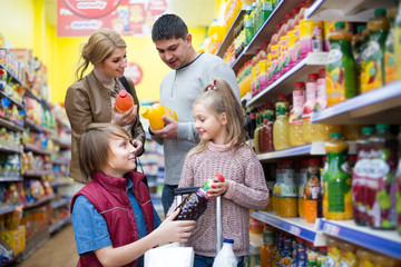 Parents with two kids choosing soda