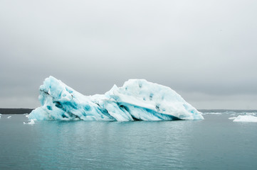 Icebergs em Jökulsárlón, um lago glaciar na Islândia