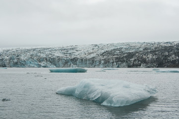 Icebergs em Jökulsárlón, um lago glaciar na Islândia