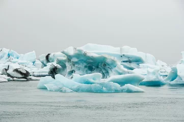 Crédence de cuisine en verre imprimé Glaciers Icebergs em Jökulsárlón, um lago glaciar na Islândia