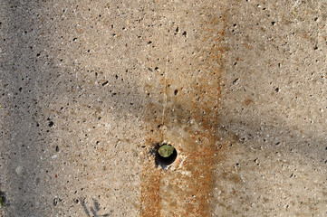 Betonwand mit Defekten