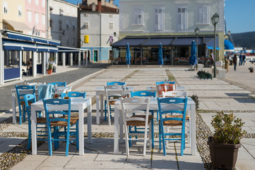 Fototapeta na wymiar White blue table and chairs of a mediterranean restaurant
