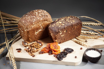 bread with fruits