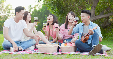 friends enjoy red wine