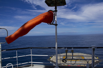 Windsock red, indicating the position of the wind